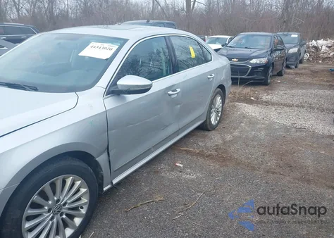 2017 Volkswagen Passat 1.8T Se из США, поврежденный, VIN 1VWBT7A32HC077039